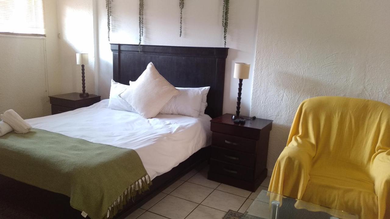 Self-Catering 1Bedr Cottage In Sandton With Free Wifi ヨハネスブルグ エクステリア 写真