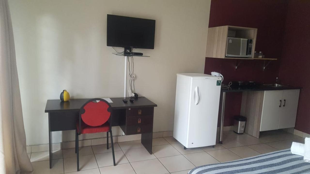 Self-Catering 1Bedr Cottage In Sandton With Free Wifi ヨハネスブルグ エクステリア 写真